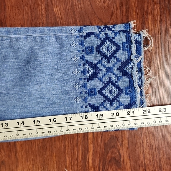 Lauren Ralph Jeans Womens 4 Petite embroidery cropped light wash - Picture 8 of 9